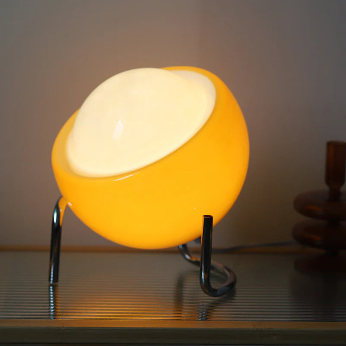Retro Bauhaus Egg Shape Table Lamp - Warm Glow