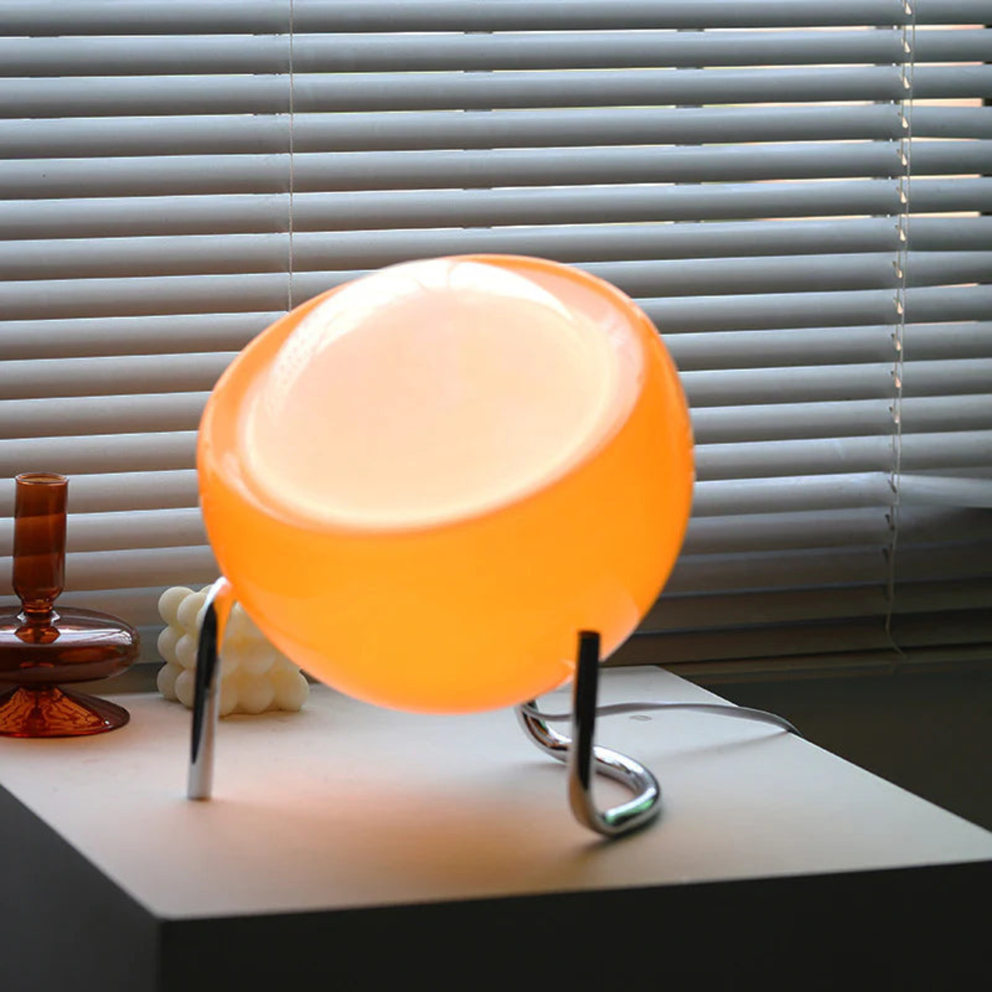 Retro Bauhaus Egg Shape Table Lamp - Warm Glow