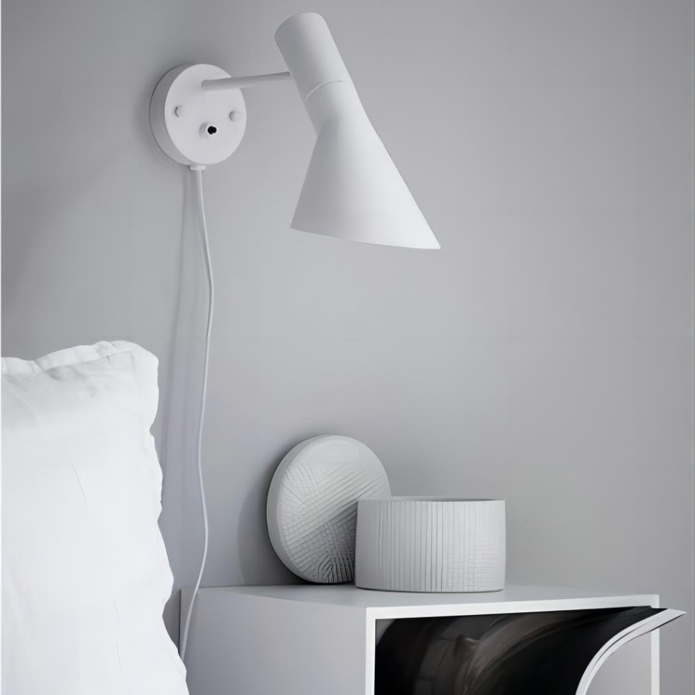 Modern Tapered Metal Wall Sconce - Nordic Asymmetrical Task Light